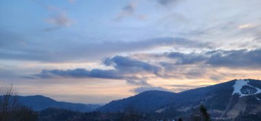 Dağlarda güzel bir gün batımı