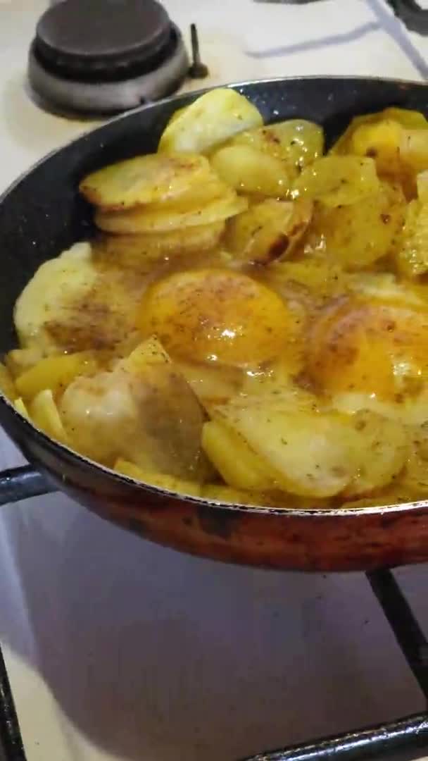 Τηγανητές Πατάτες Τηγάνι — Αρχείο Βίντεο