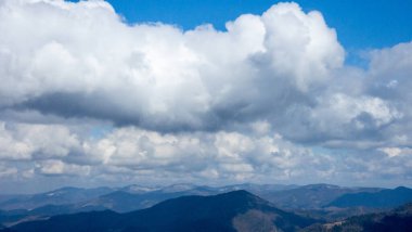 Dağların güzel manzarası