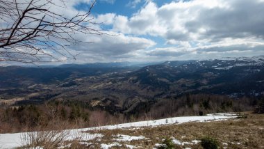 Dağlardaki dağ manzarası