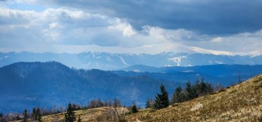 Karpatlar 'daki dağlar. Karpat Dağları 'nın güzel manzarası