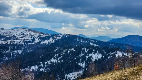 Dağların güzel manzarası