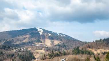 Karpatya köyündeki güzel kış manzarası
