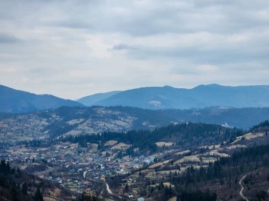 Karpatlar 'daki dağların güzel manzarası