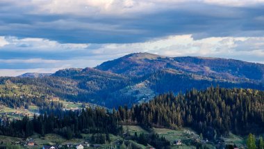 Dağ vadisi manzarası