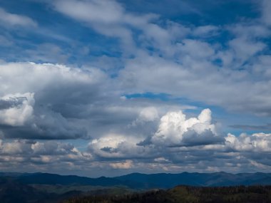 Dağlı güzel bir manzara.