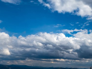 Bulutlu güzel gökyüzü