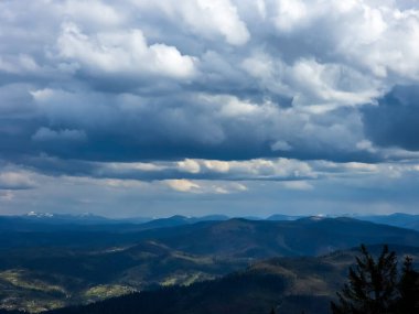 Dağların güzel manzarası