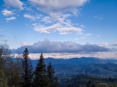 Dağlarda güzel bir gün batımı