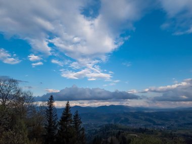 Dağların güzel manzarası.