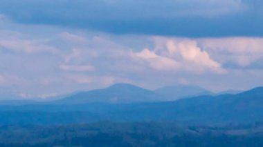 Karpatlar 'daki dağ sırası.