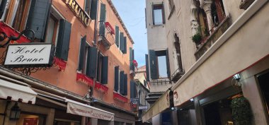 Gündüz sokak görüntüsü