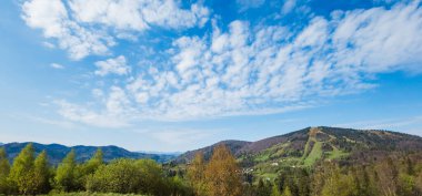 Karpatlar 'daki dağların panoramik görüntüsü