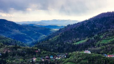Dağlarda güzel bir gün batımı