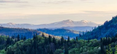 Dağların güzel manzarası. Doğa