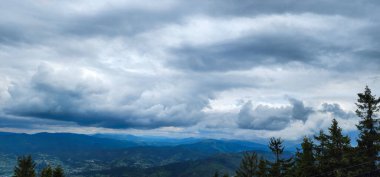 Bulutlu güzel manzara