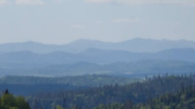 Dağın tepesinden dağın manzarası.