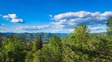 Dağın tepesinden güzel bir manzara