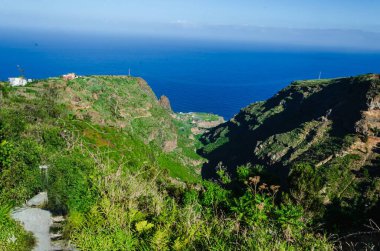Deniz kıyısının güzel manzarası