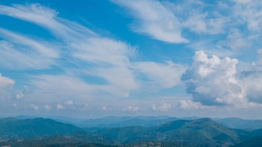 Dağların güzel manzarası