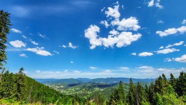 Karpatya 'daki dağların güzel manzarası
