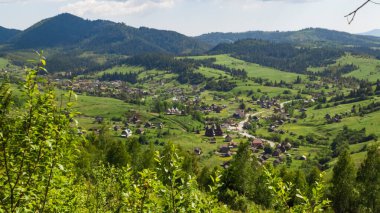 Avrupa 'nın dağlarındaki en önemli yerlerden biri olan Buzgi, Transilvanya, Romanya köyü..