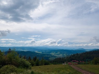 Yazın Karpat Dağı