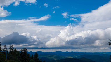 Dağların güzel manzarası