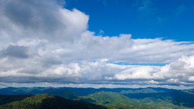 Dağların güzel manzarası
