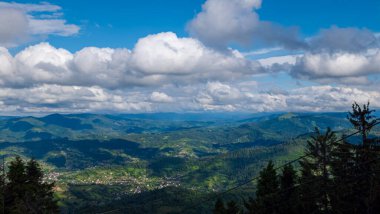 Dağların güzel manzarası