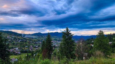 Dağlarda güzel bir gün batımı