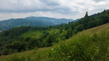 Dağın tepesinden görünüm
