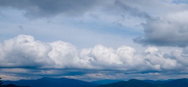 Dağlarda güzel bulutlar