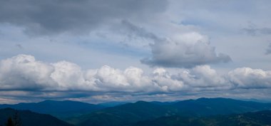 Dağlarda güzel bulutlar