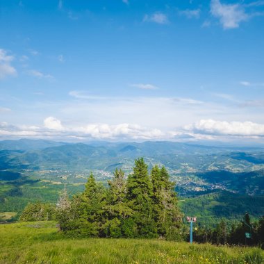 Yazın Karpat Dağları manzarası