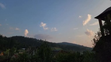 Dağlarda güzel bir gün batımı