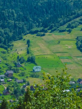 Karpaian köyünün manzarası