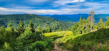 Dağların güzel manzarası