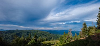 Dağların güzel manzarası