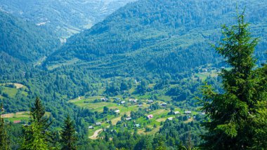 İsviçre dağının köyü.