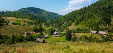 Ukrayna Karpatlar 'ındaki Ukrayna köyü