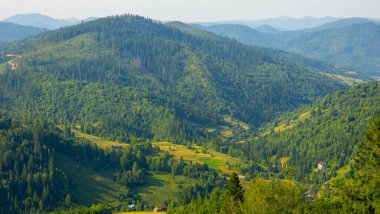 Dağ manzarası yaz gün