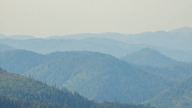 Ukrayna 'daki Karpat Dağları' nın güzel dağları. seyahat kavramı