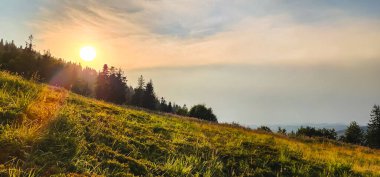 Dağlarda güzel bir gün batımı