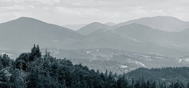 Polonya 'daki Tatra dağlarının panoramik manzarası