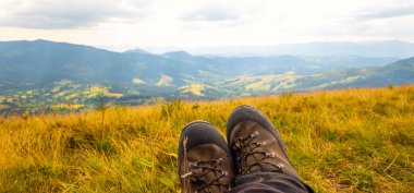 Karpatya dağlarındaki vadi manzaralı güzel bir dağ manzarası.