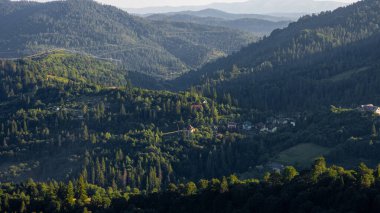 Sabahları dağların güzel manzarası