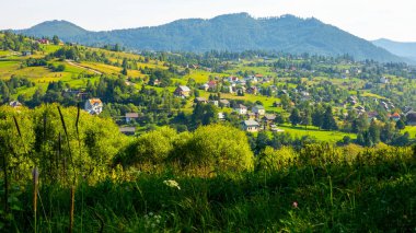 Dağ köyünün güzel manzarası