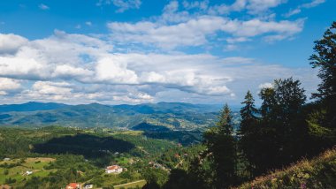 Karpatlar 'daki güzel dağ manzarası.