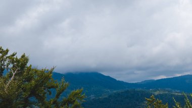 Dağların güzel manzarası